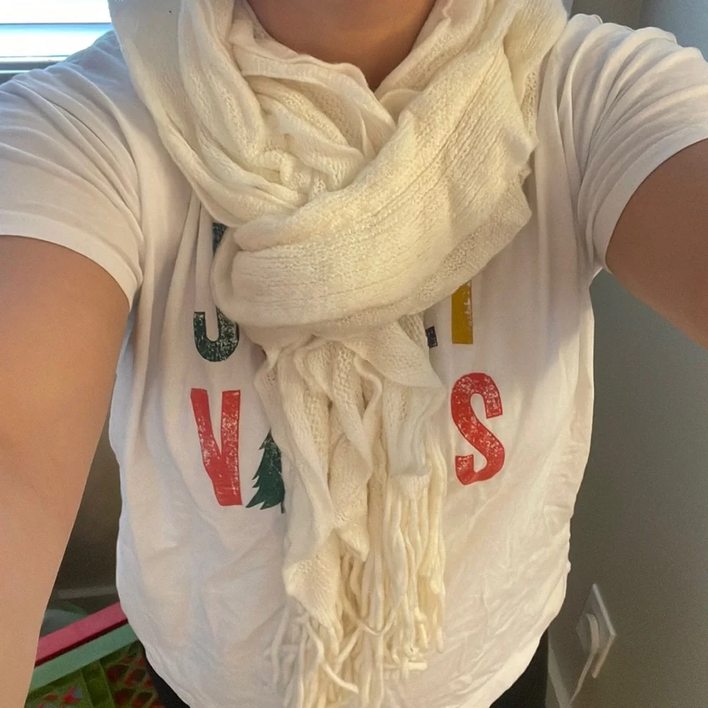 Cute Ruffle Scarf - Picture 2 of 5